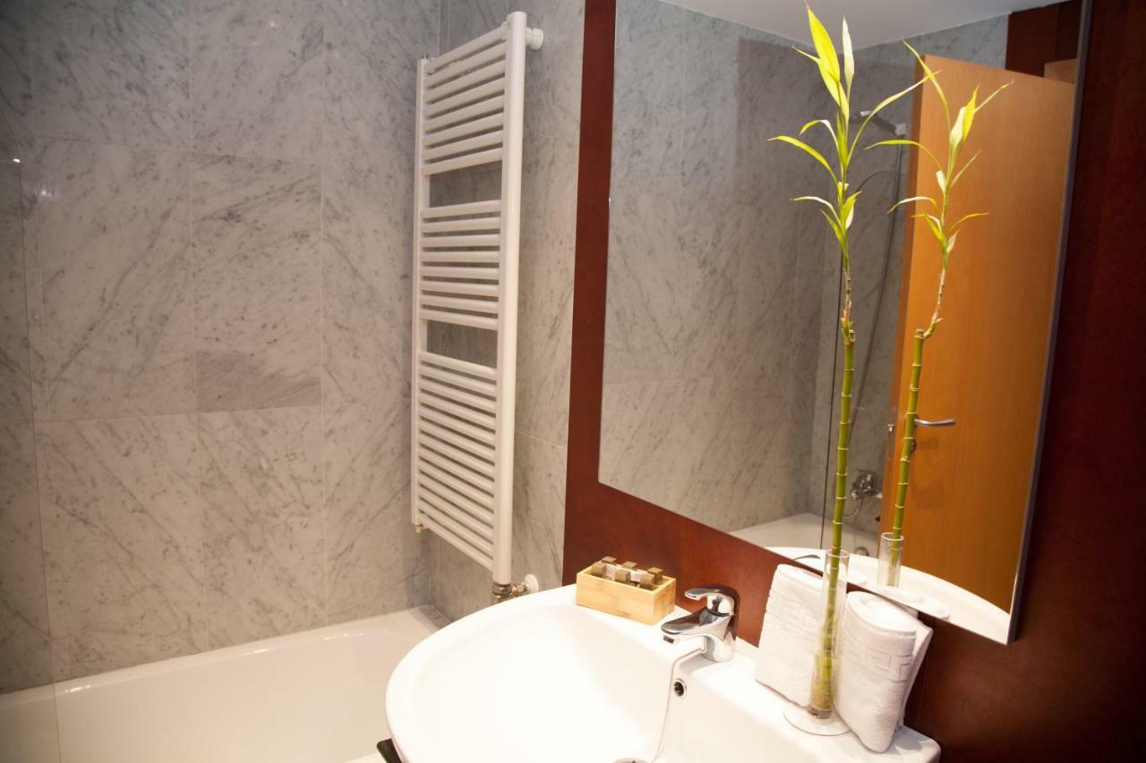 Dean Dos Catedrales Apartment ซาราโกซา ภายนอก รูปภาพ